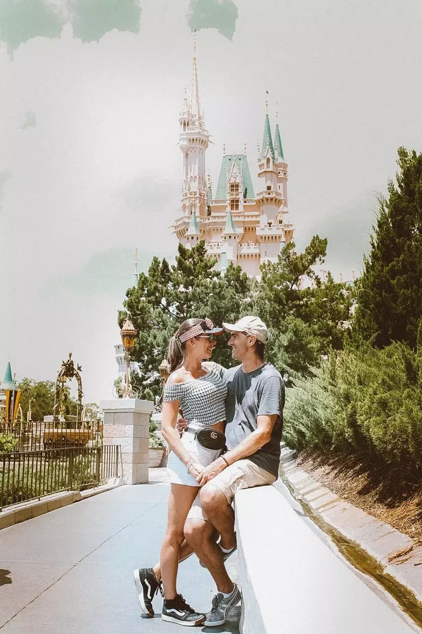 Casal feliz na Disney