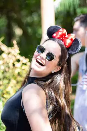 Visitante com Mickey